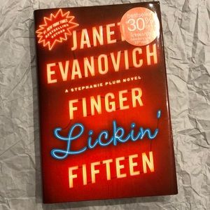 ⭐️3 for $15⭐️ Hardcover | Finger Lickin’ Fifteen by Janet Evanovich